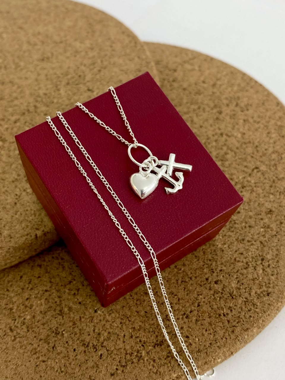 Cadena Cartier 45cm + dije tres Gracias