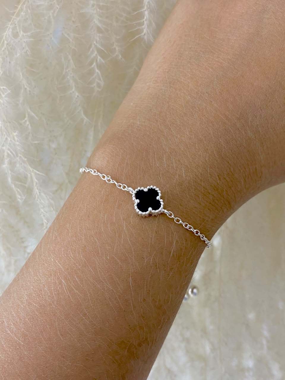 Pulsera trébol negra Ajustable