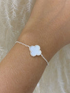 Pulsera trébol blanca