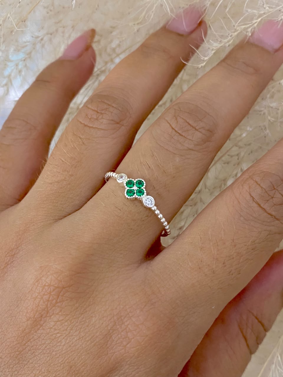Anillo trebol verde talla 9