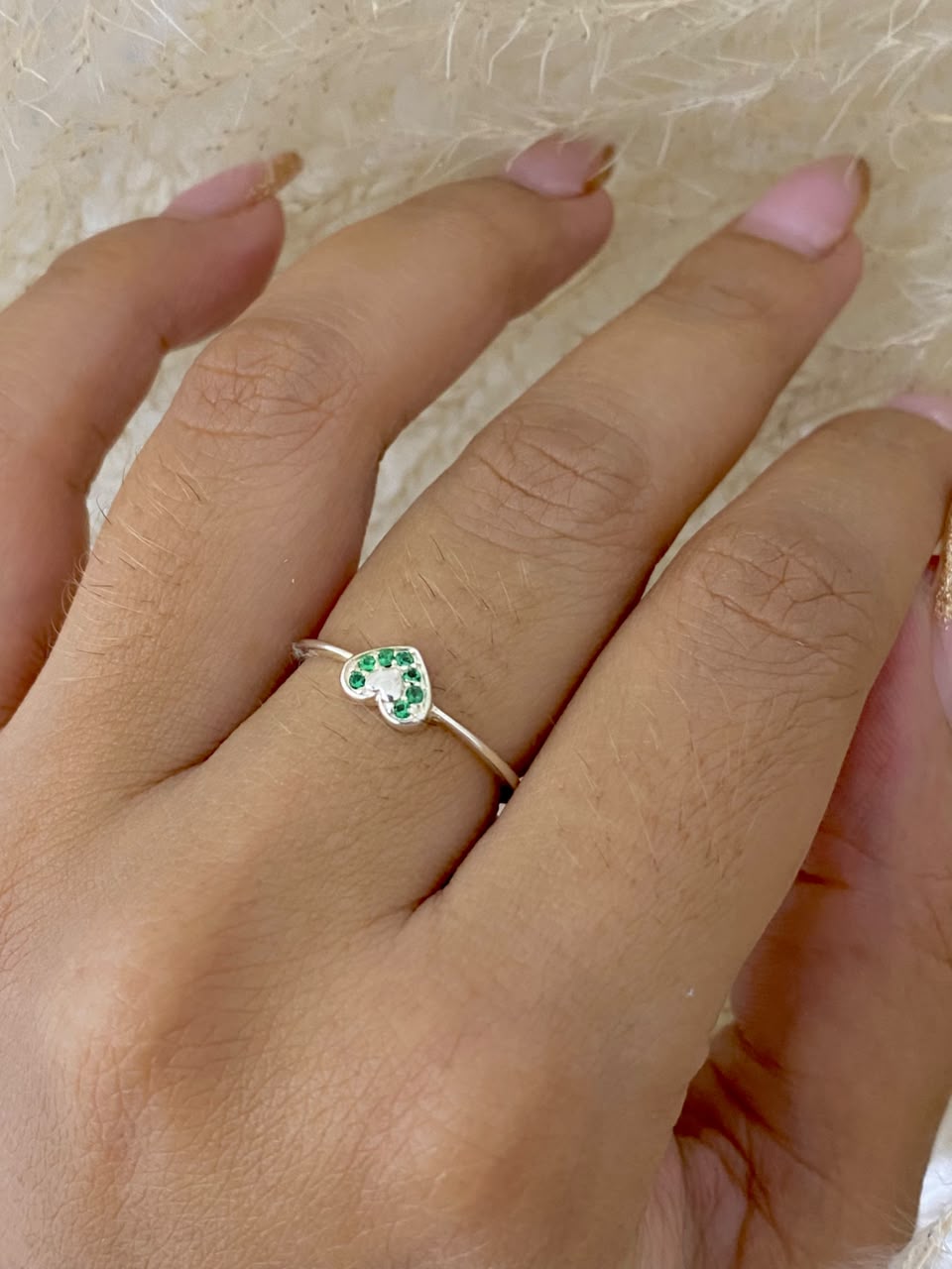 Anillo corazón bordé Circon verde