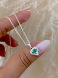 Dije forma de Diamante con esmeralda + cadena